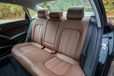 Volkswagen Passat B8 Business mı Elegance mı?